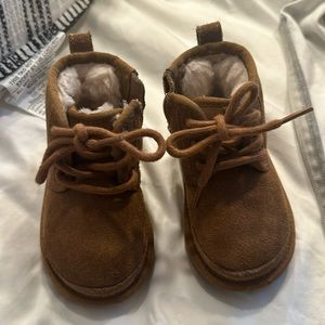 Toddler UGG Neumel ll size 6, worn once.